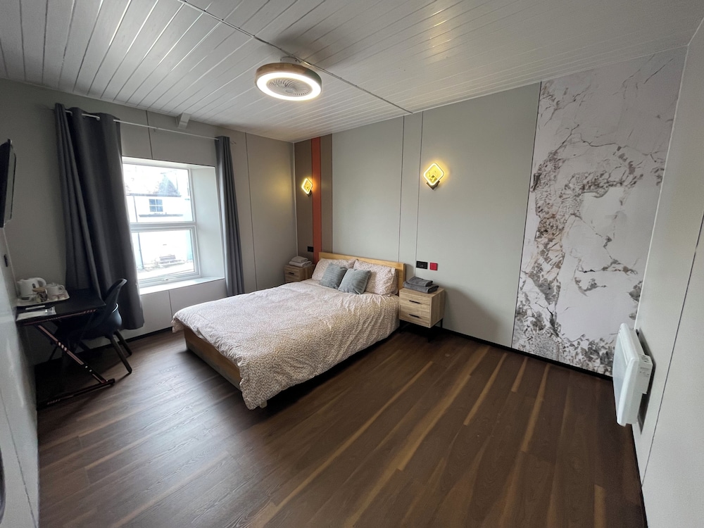 3 Rooms, Family, 1 Double and 1 Single Bed