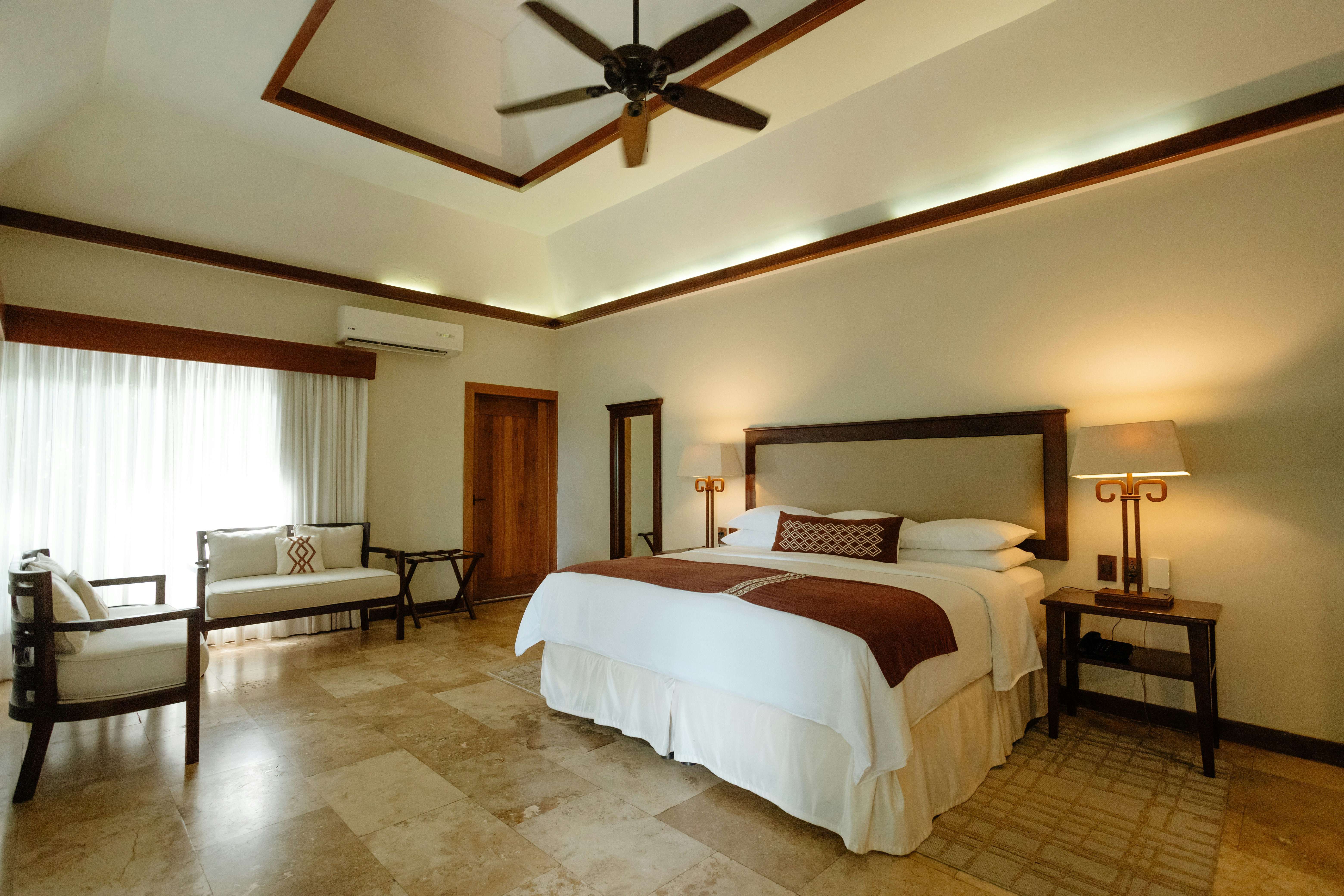 Breeze, Lake, Suite, King Bed