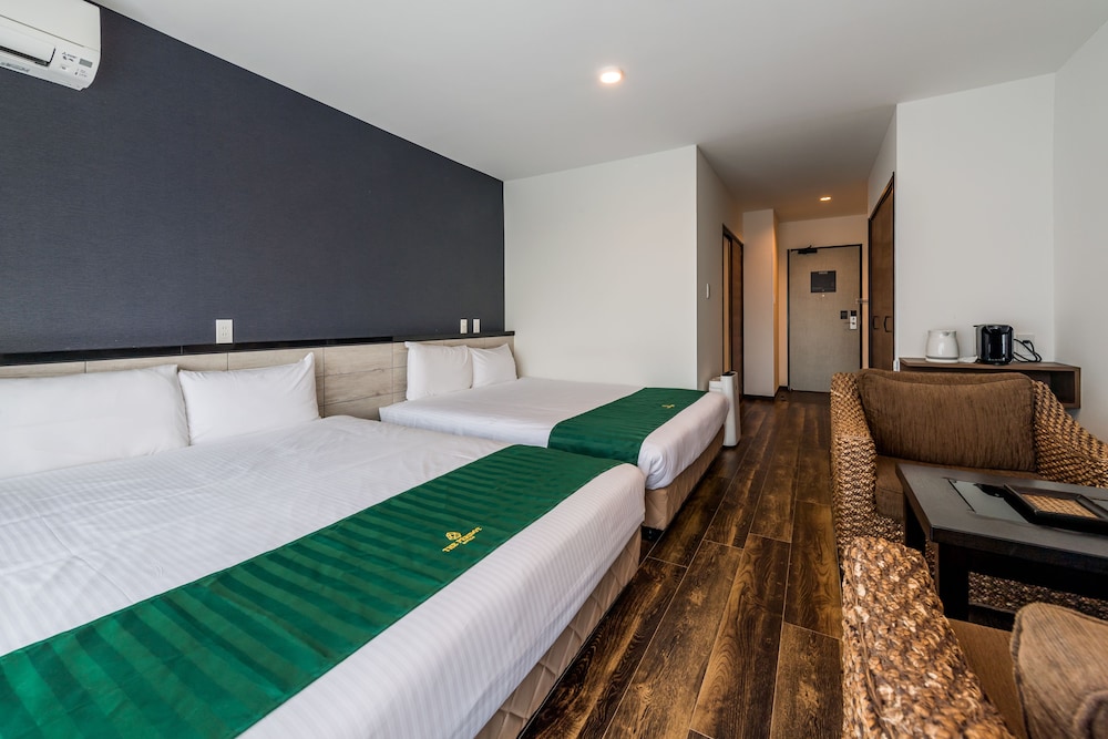 ROOM, QUEEN BED