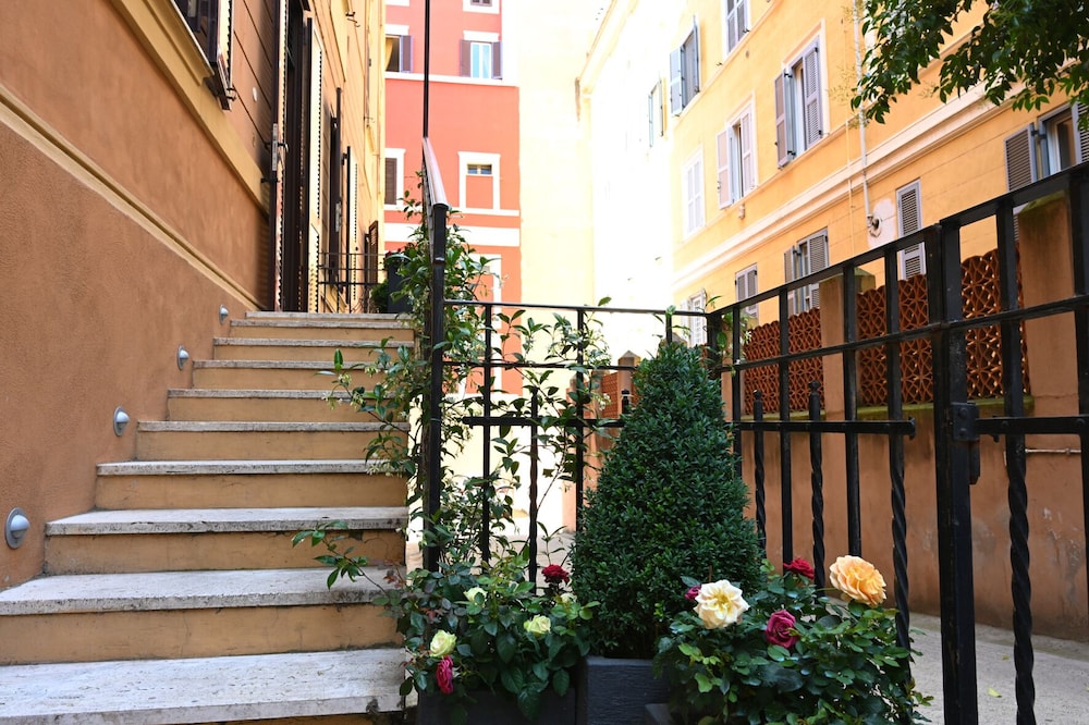 Charming Roma 28/31