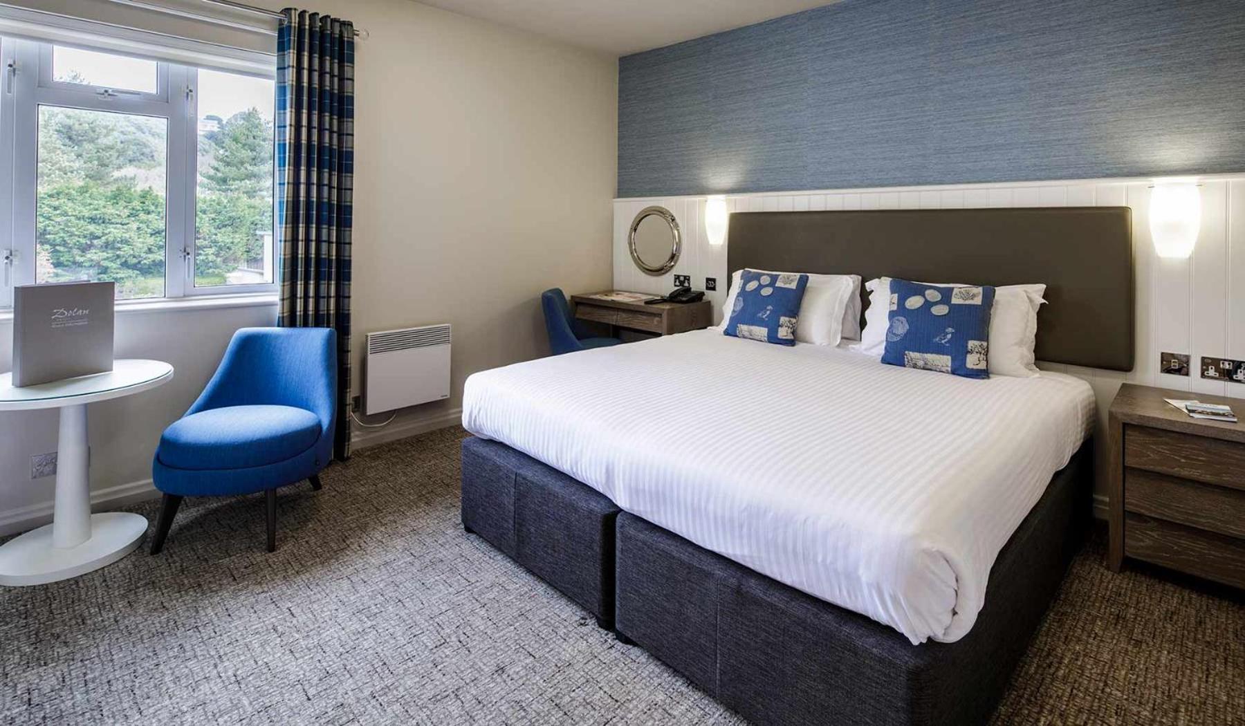ROOM, DOUBLE OR TWIN BED, INLAND VIEW