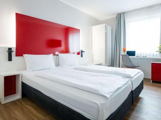 Room, Twin Beds