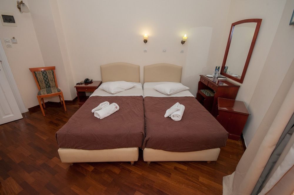 Cecil Hotel 24/70