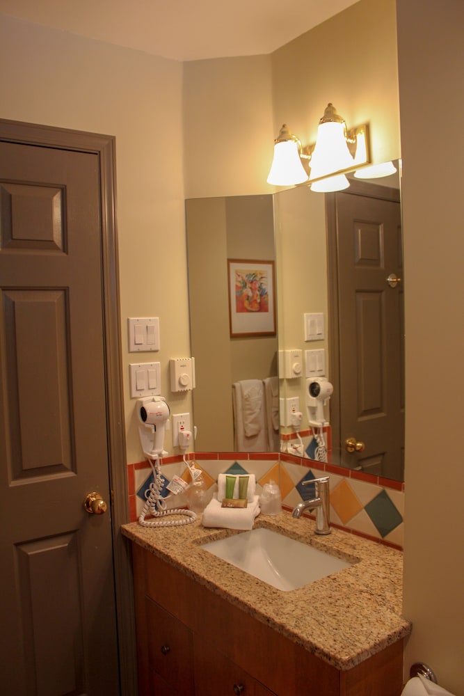 Pacific Shores Resort & Spa 46/48