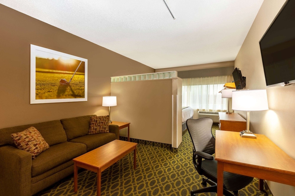 Days Inn & Suites by Wyndham Madison 31/41
