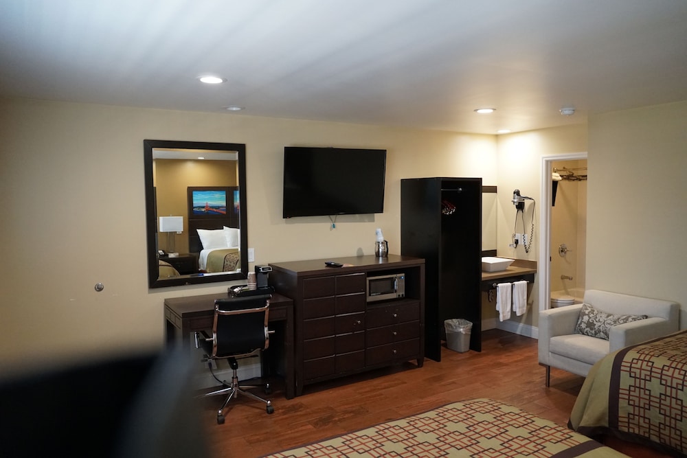 Muir Woods Lodge (ex Americas Best Value Inn and Suites - Mill Valley/San Francisco) 37/43