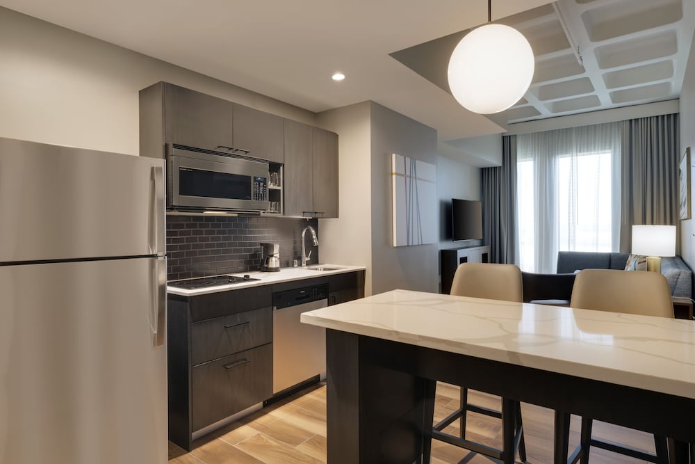 Hyatt House LAX - Century Blvd 34/50