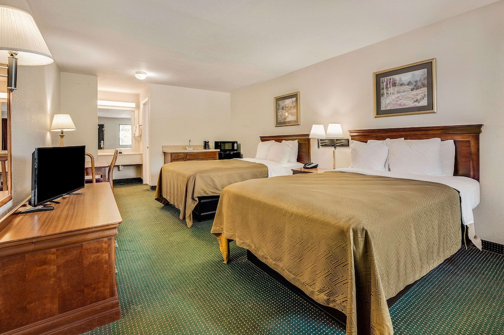 Rodeway Inn Sandersville, GA 19/39