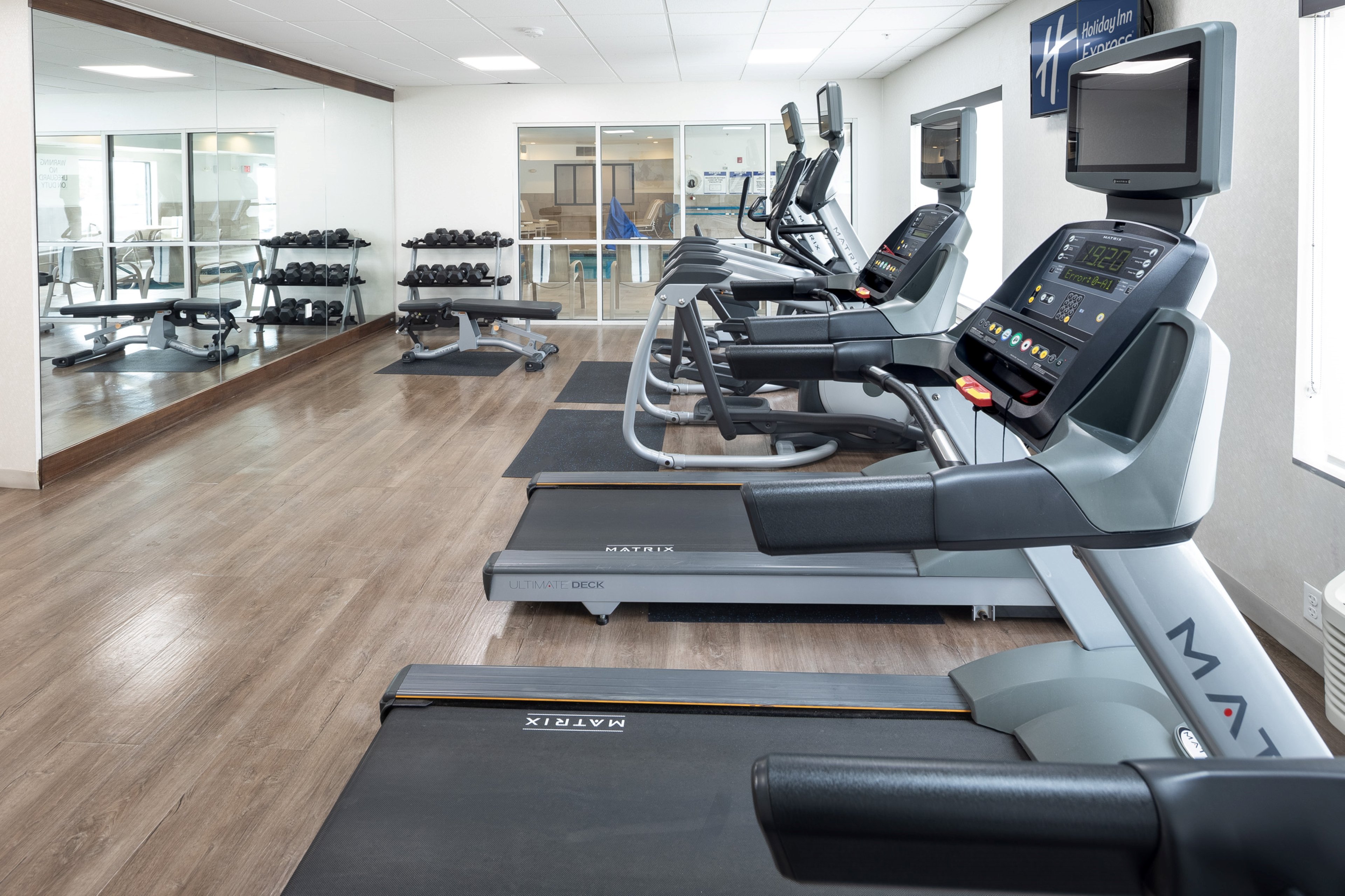 Holiday Inn Express and Suites Chicago West St Charles an IHG Hotel 40/72