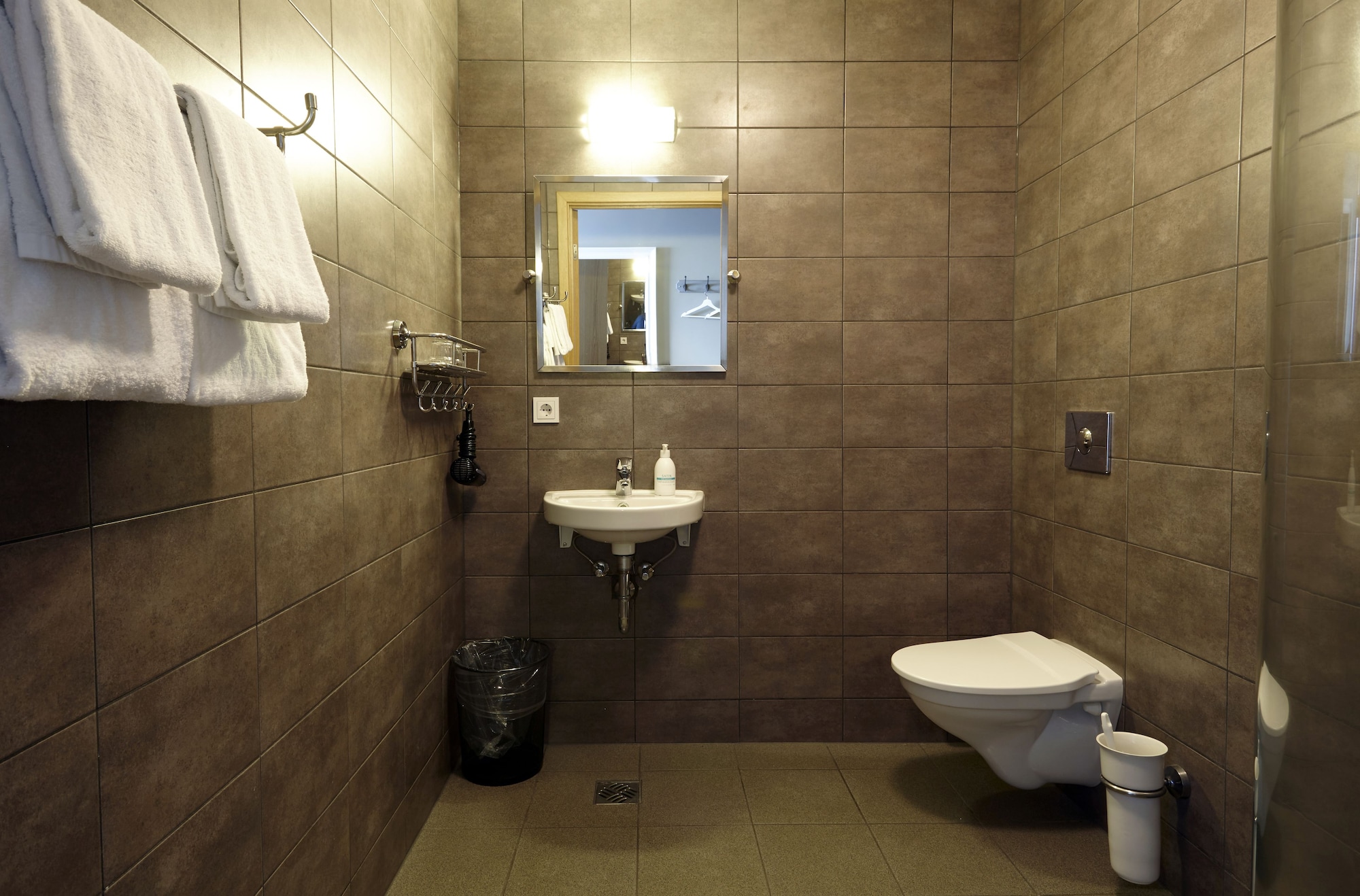 غرفة قياسية بسرير مزدوج مع أريكة، Fosshotel Hellnar 7/10