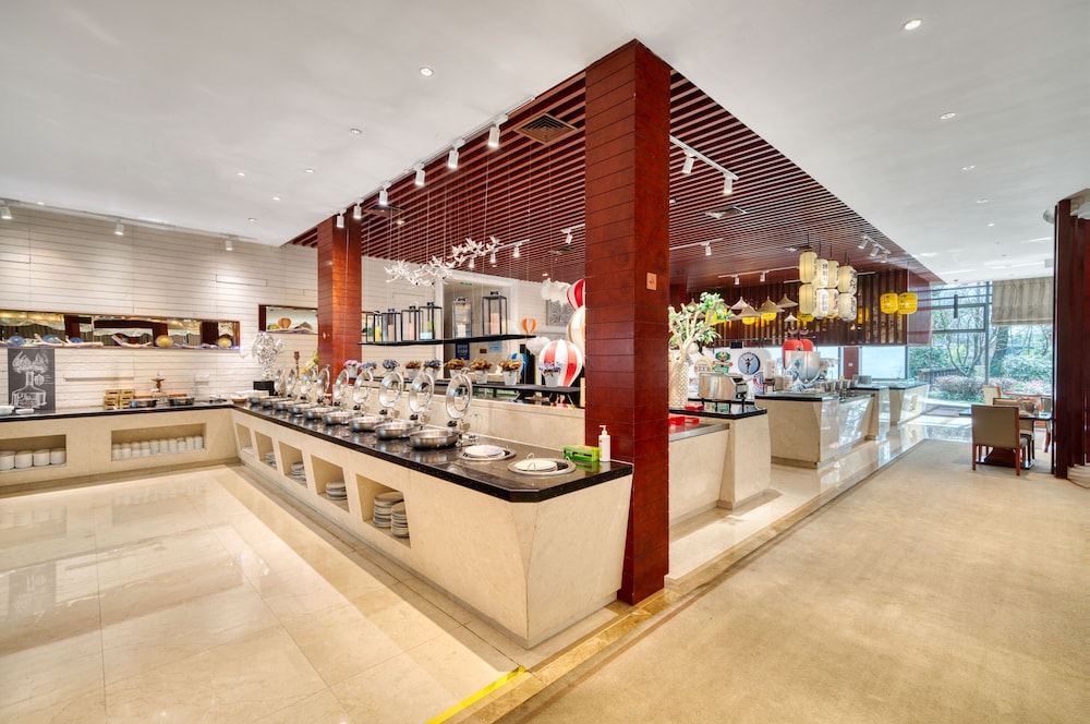 Wanghu Hotel 8/48