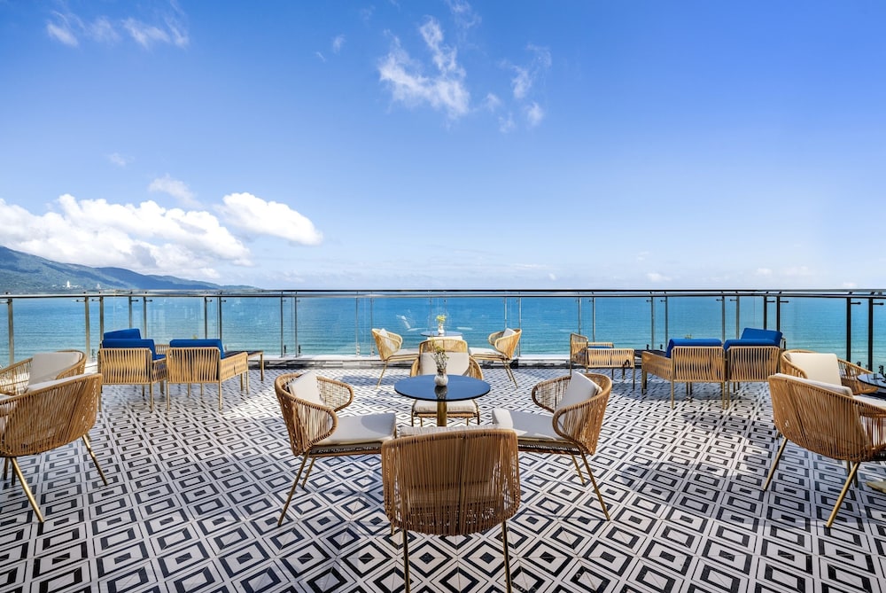 BlueSun Danang Beach Hotel 61/67