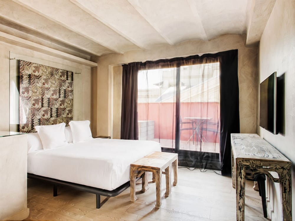 Jewel, Queen Bed, 2 Sofa