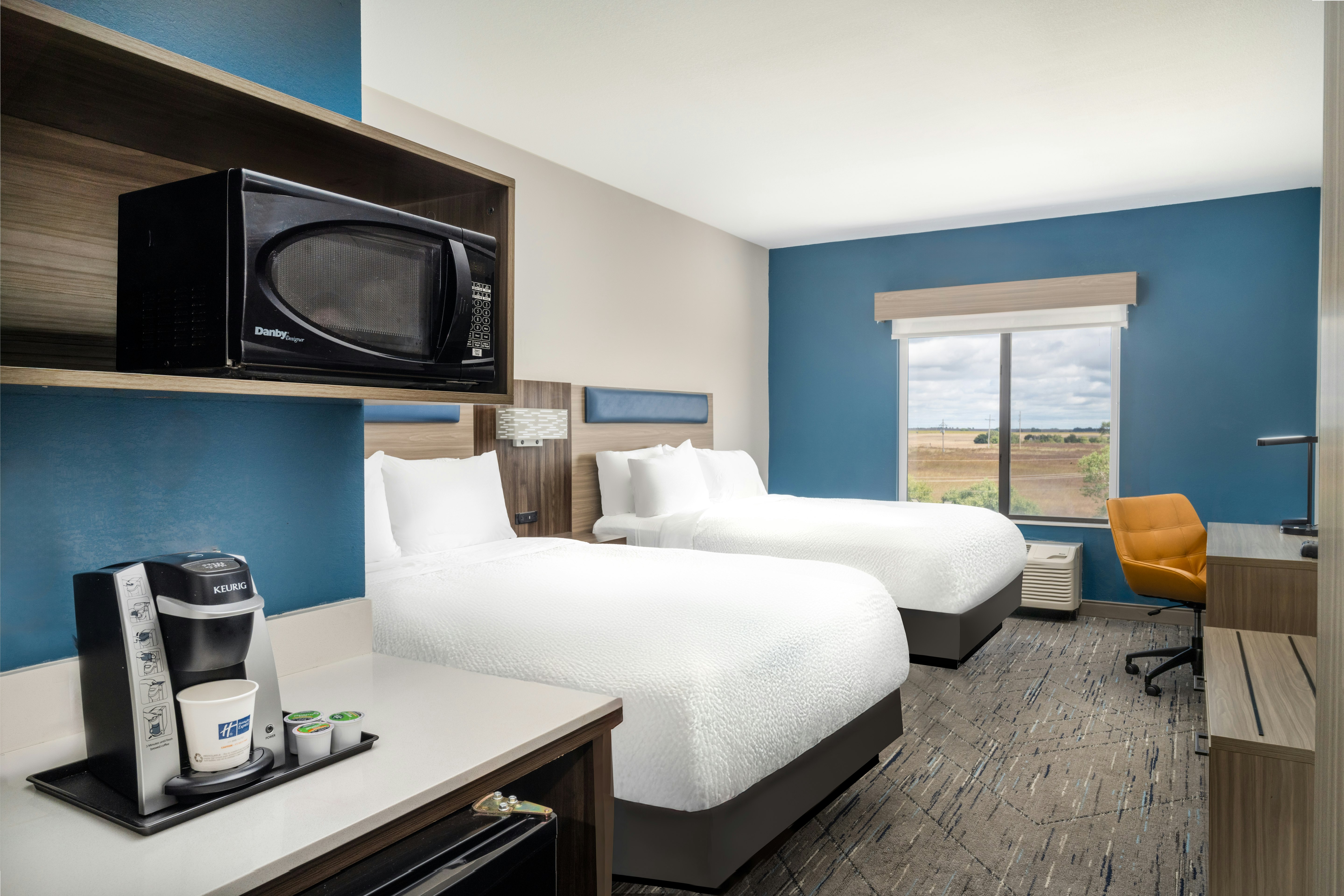 Holiday Inn Express Hotel And Suites Pratt 32/55