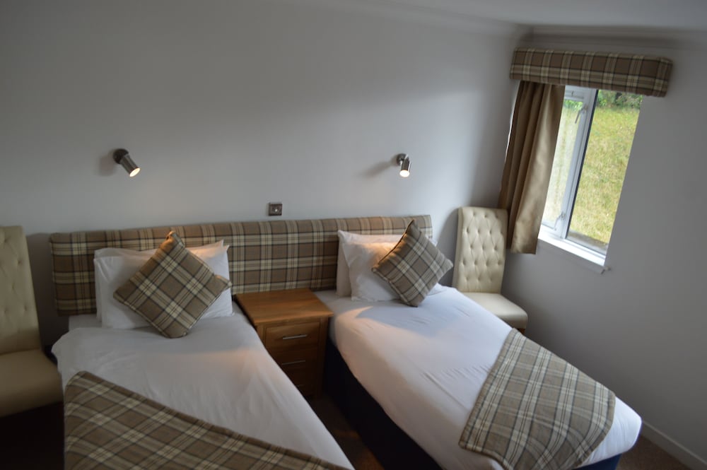 Loch Long Hotel 4/47