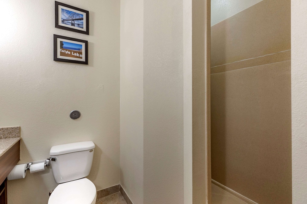 Comfort Inn & Suites Greenville I-70 10/34