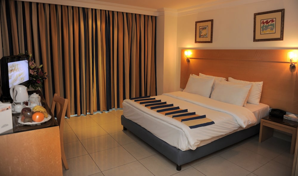 MINA HOTEL 16/65