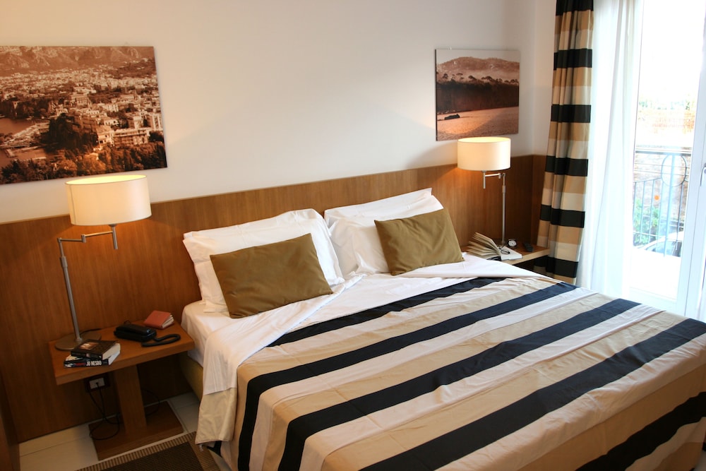 Rota Suites 15/58