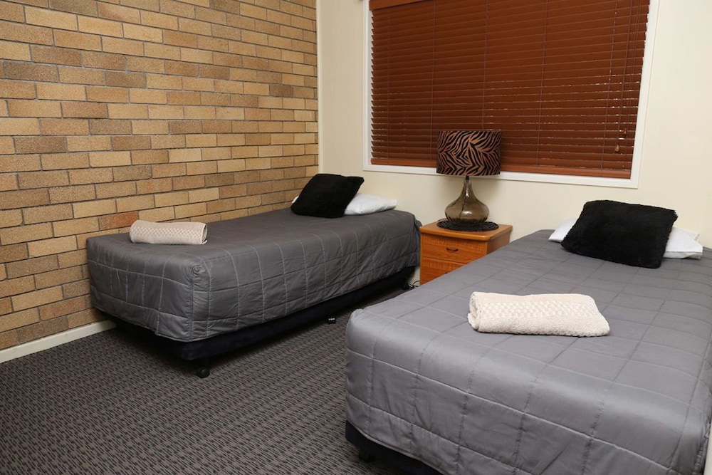 Westwood Motor Inn 23/50