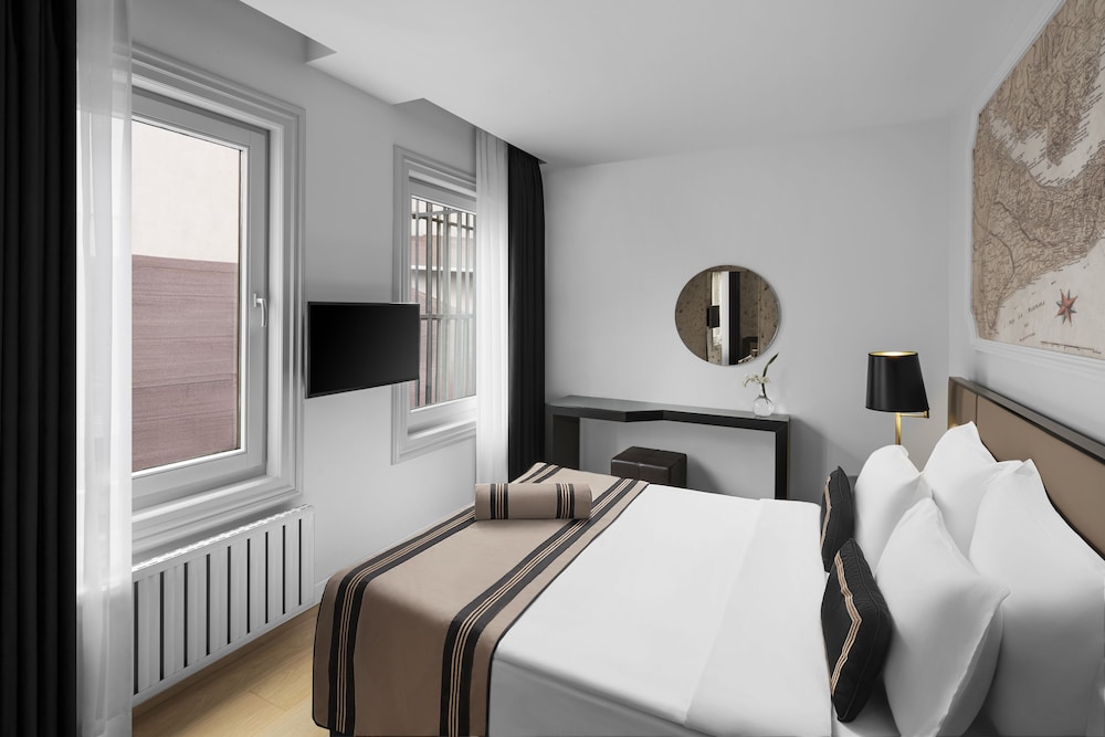 STANDARD, FRENCH BED, NO VIEW