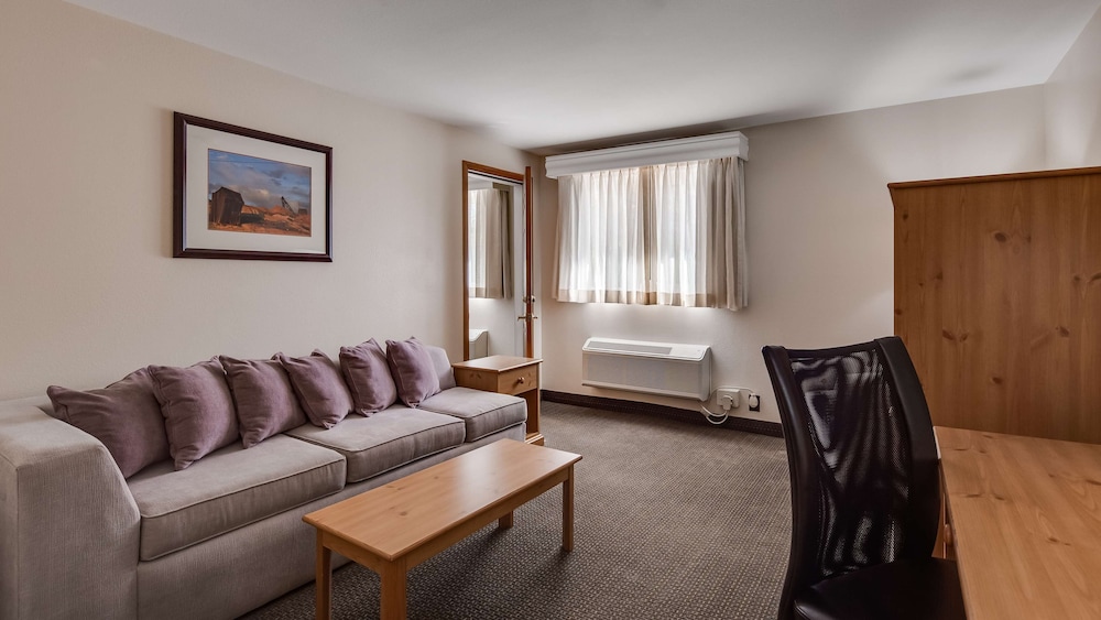 Best Western Hi-Desert Inn 29/37