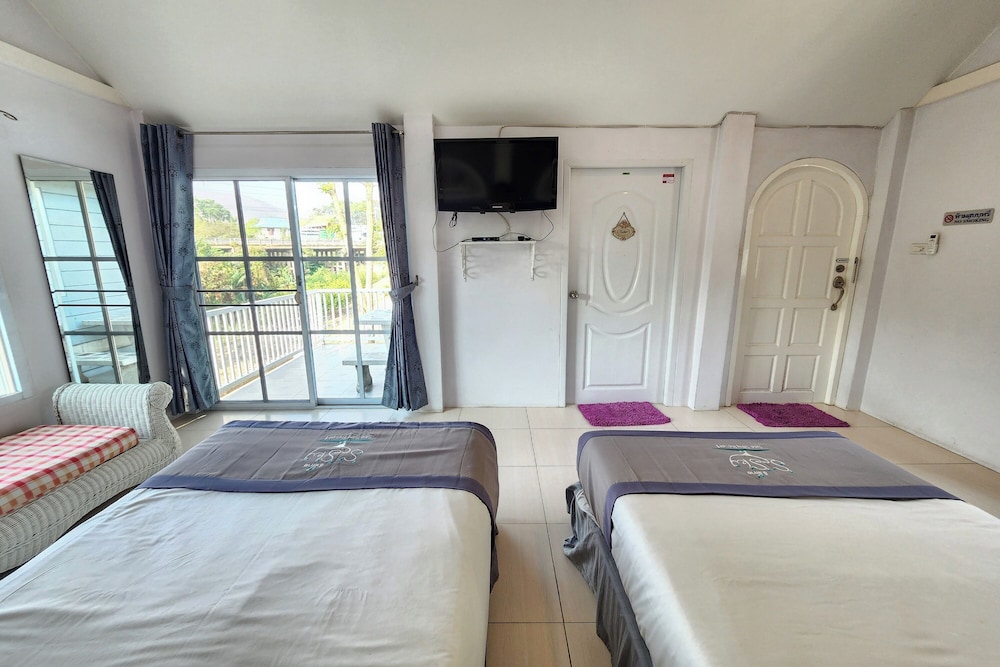 Sky, Twin Beds