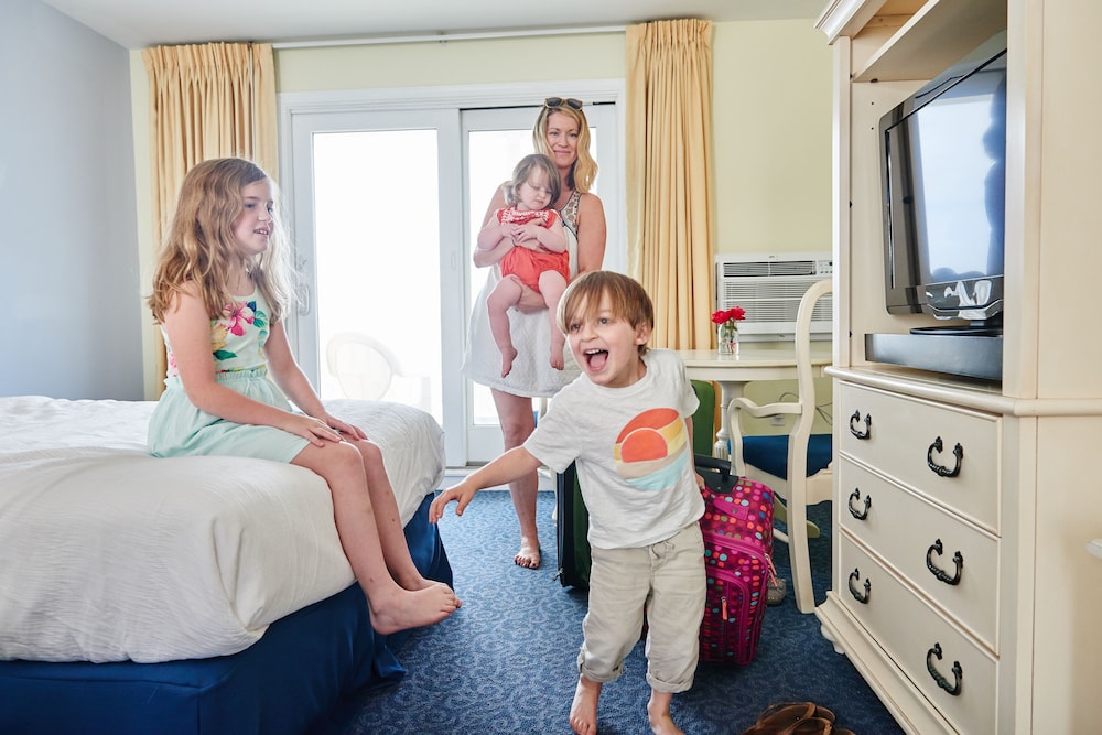 Drifting Sands Oceanfront Hotel 45/70