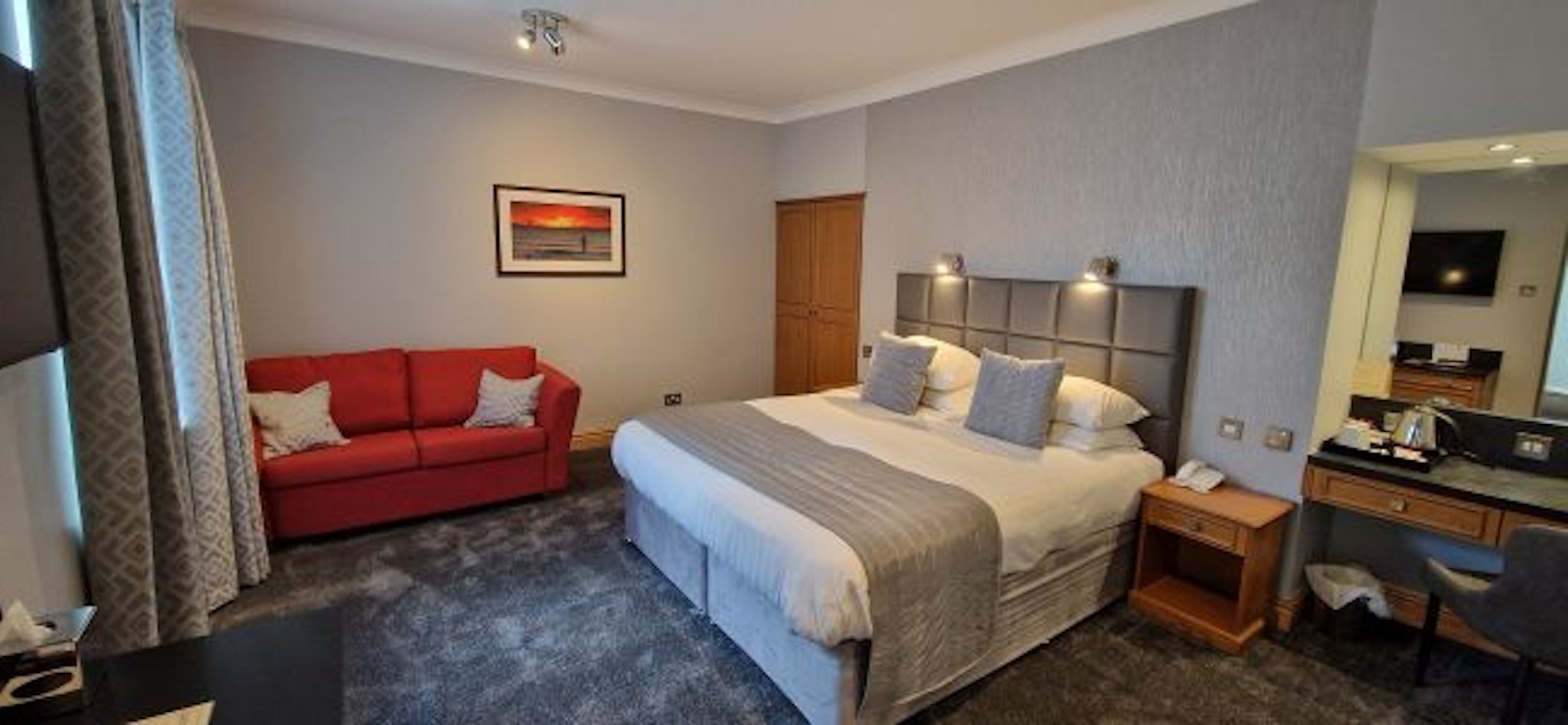 Royal Hotel 9/34