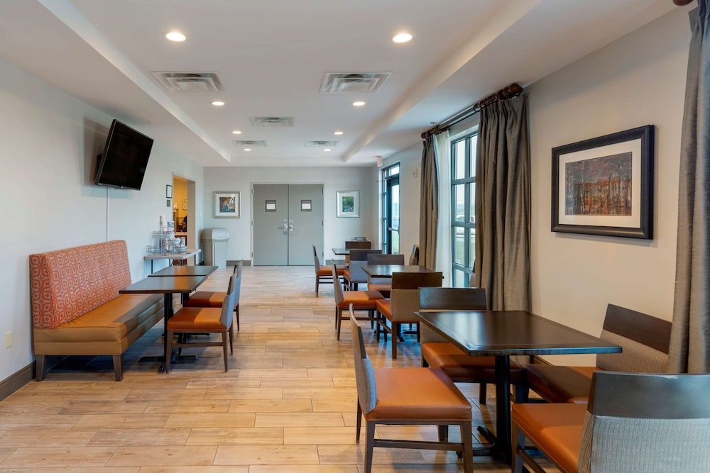 Comfort Inn & Suites East Ellijay, GA 29/41