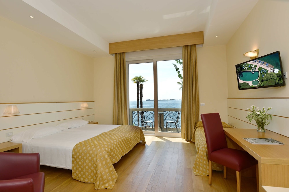 Hotel Monte Baldo and Villa Acquarone 16/49