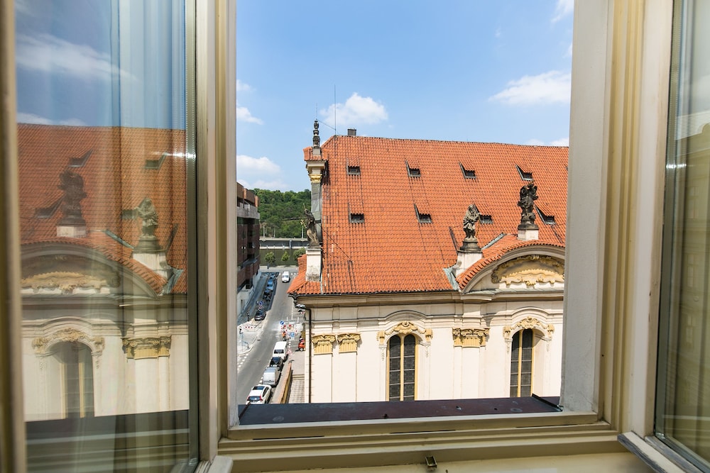 Caruso Old Town Hotel 70/77