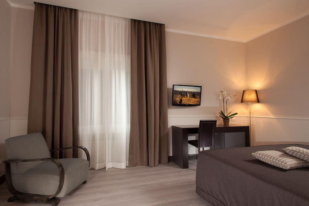 ROOM, SINGLE, DOUBLE BED