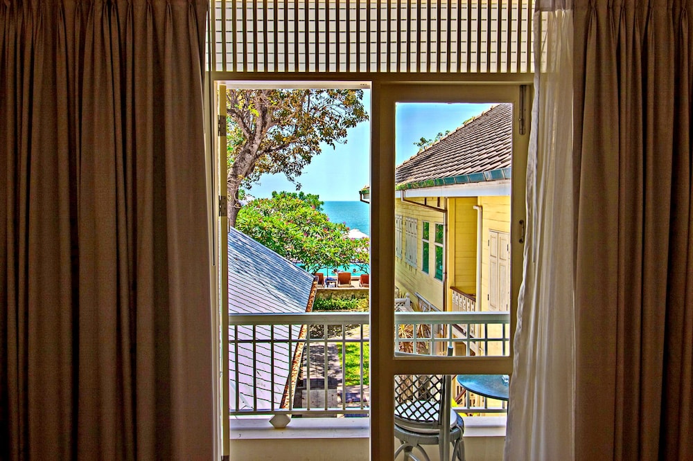 Baan Bayan Beach Hotel 71/73