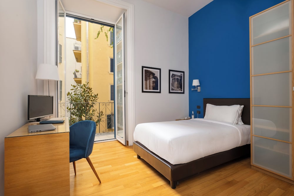 Sky Blue Place Rome 26/50
