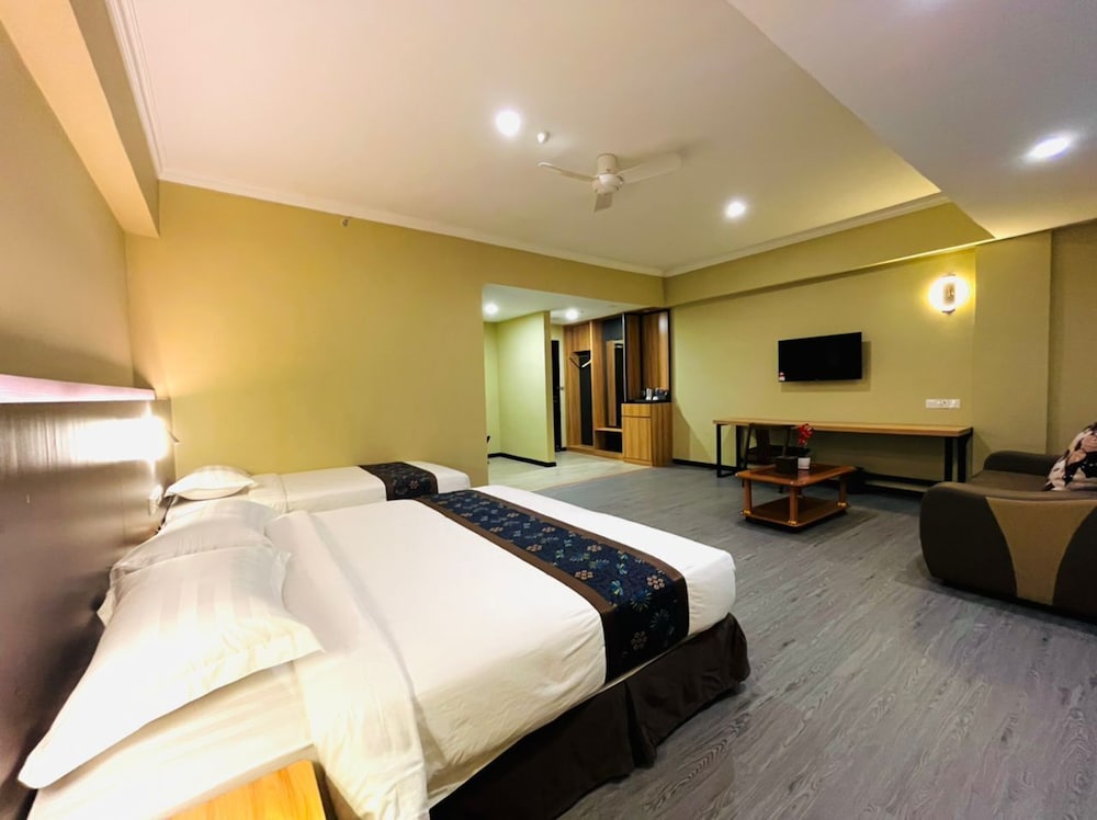 Wing Tat Grand Hotel 13/23