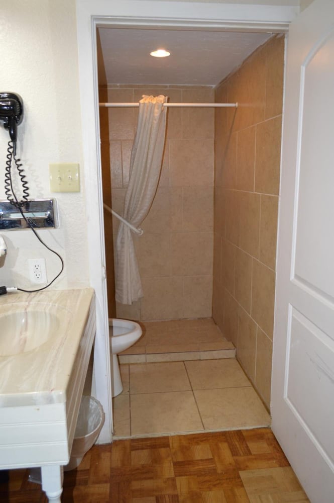 OYO Hotel Houston, TX near Medical Center/NRG Stadium — 3