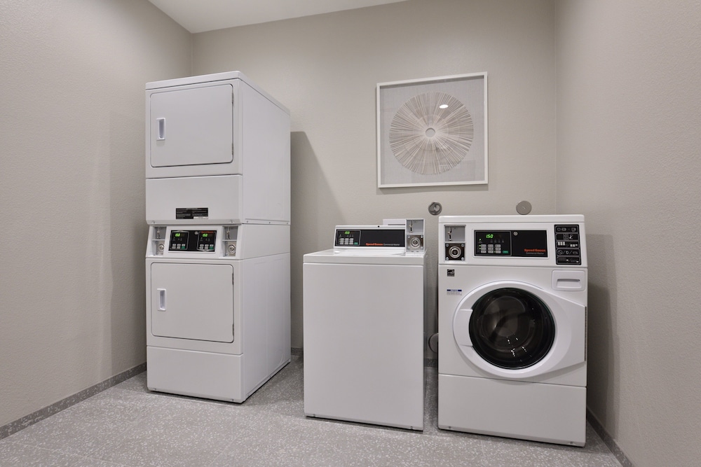 Holiday Inn Express and Suites Houston North Woodlands Area 27/70