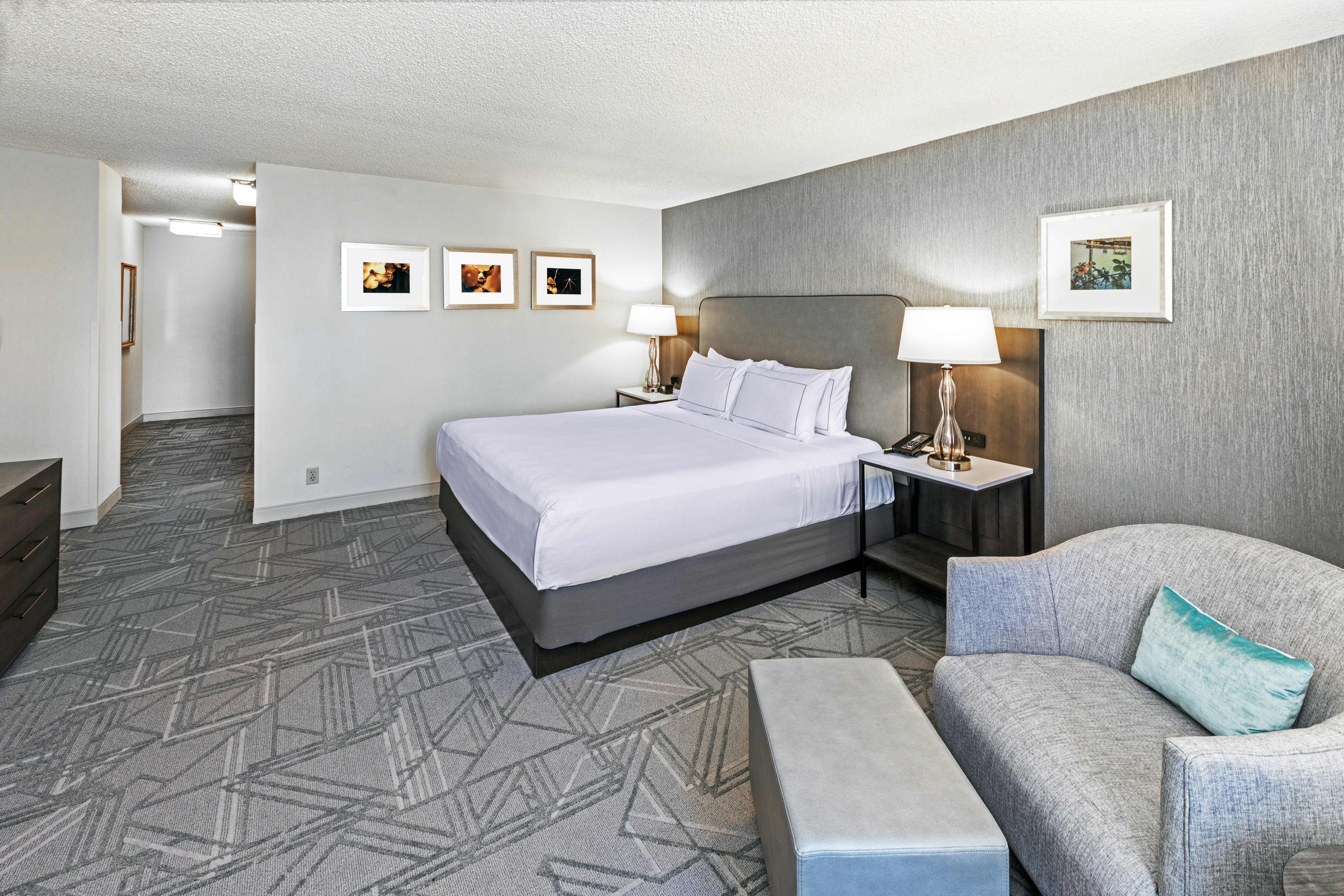 ROOM, KING BED