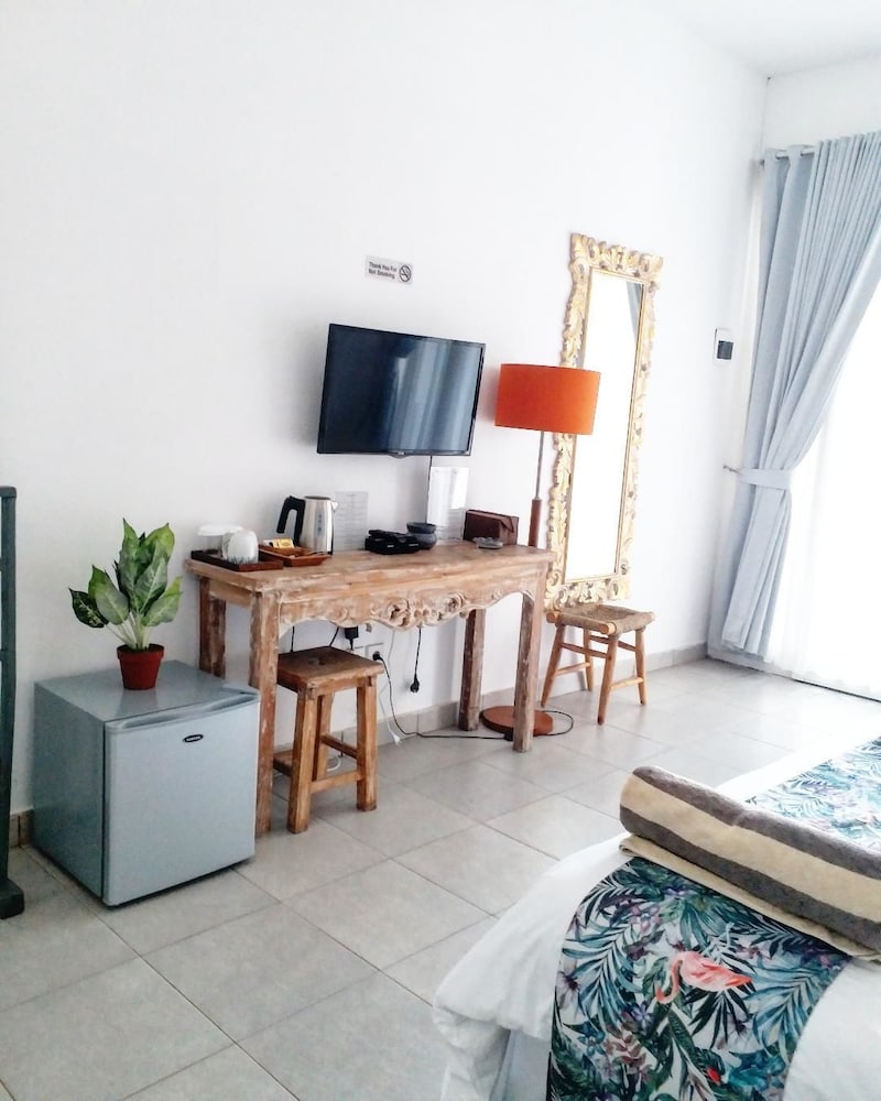 Dejavu Hotel 25/66