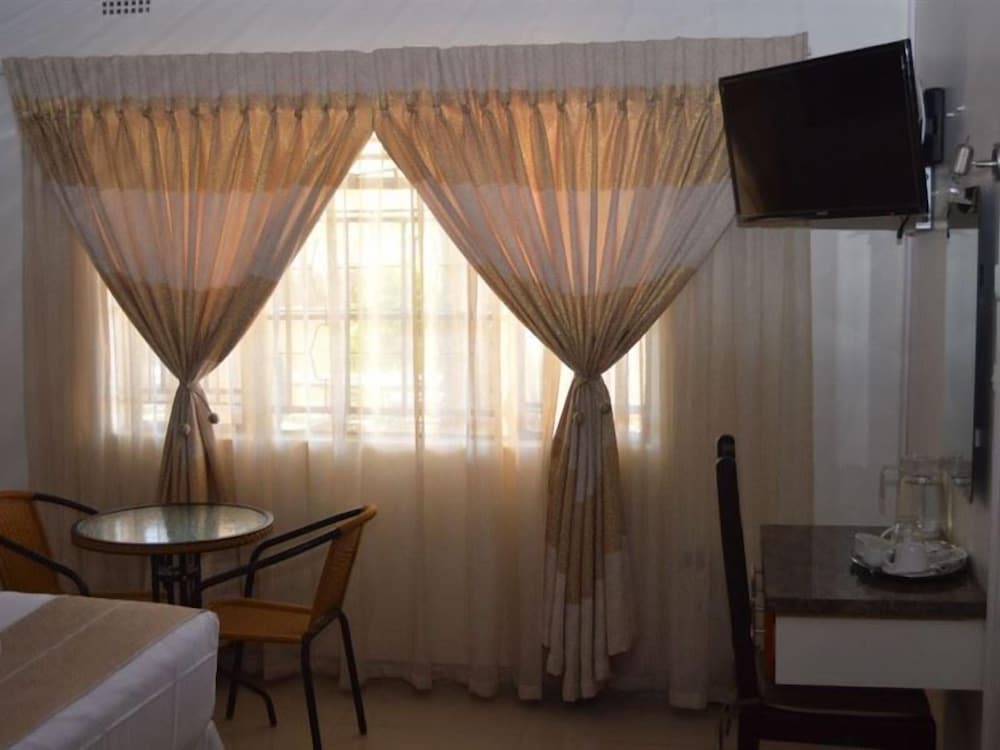Crown Guest Lodge 15/25