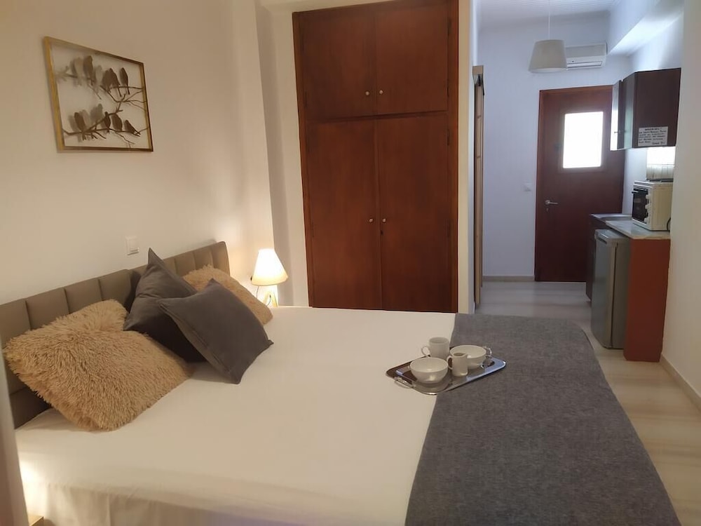 ARONIS APARTMENTS 24/58