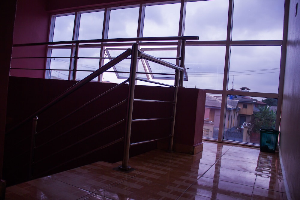 Glasshouse Suites Annex 13/18