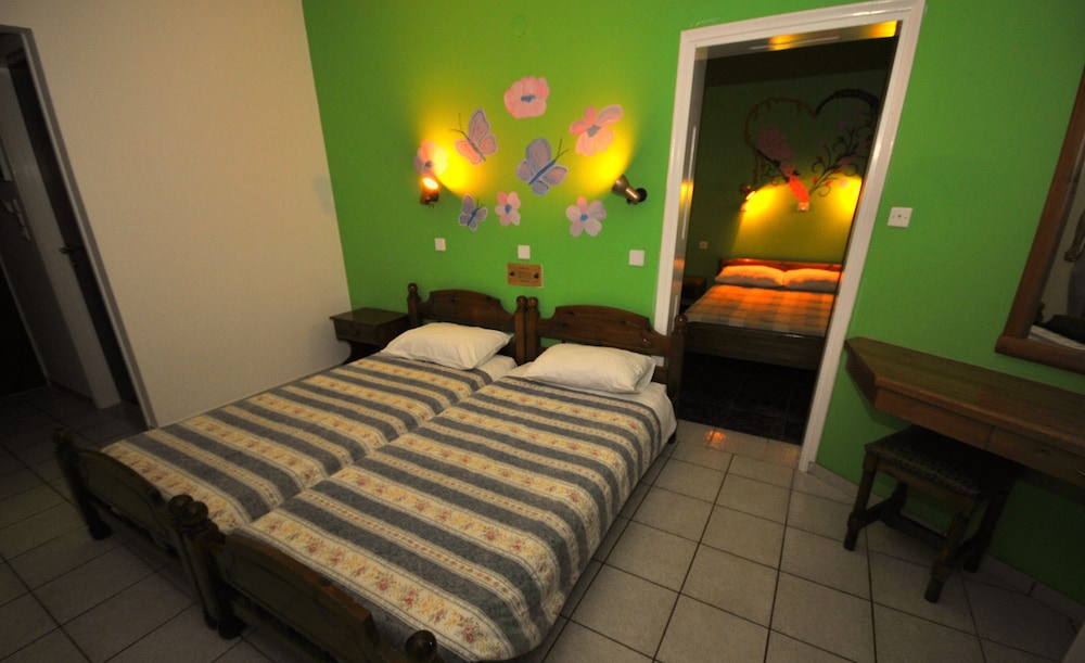 Zeus Hotel 16/28