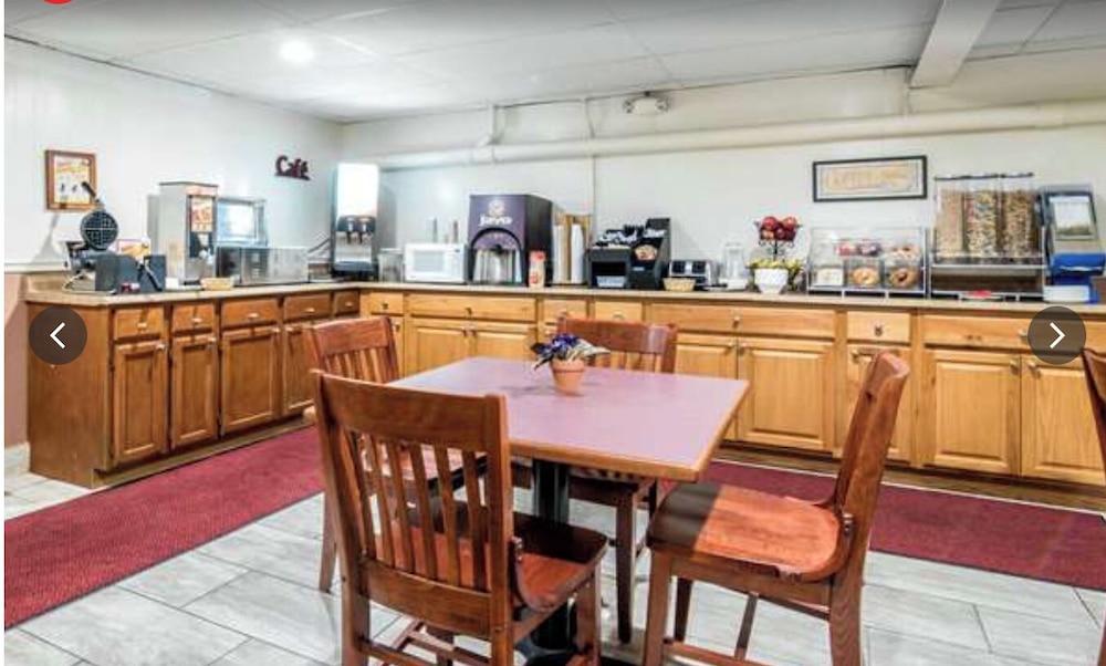 Econo Lodge Inn & Suites Tilton 29/38