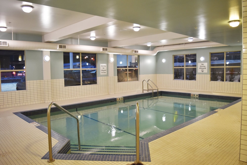 HOLIDAY INN EXPRESS GOLDEN KICKING HORSE 55/75