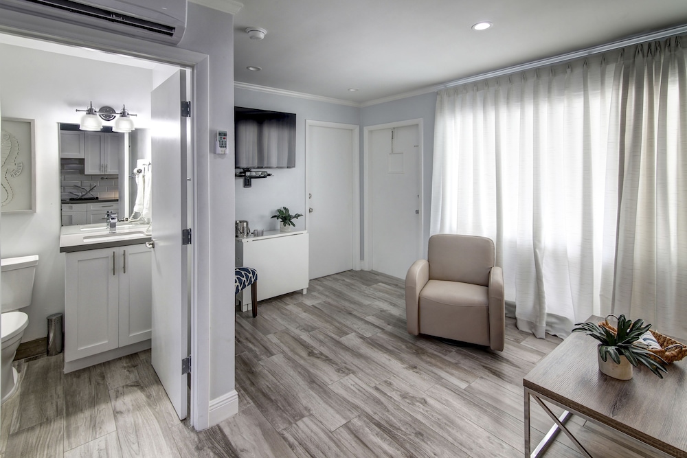 May Dee Suites 39/67