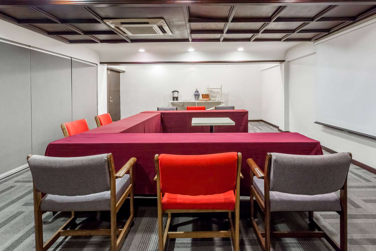 Ramada Plaza by Wyndham Leon 31/54