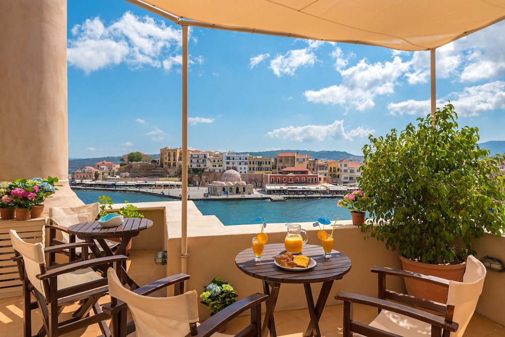 Amphora Hotel 29/50