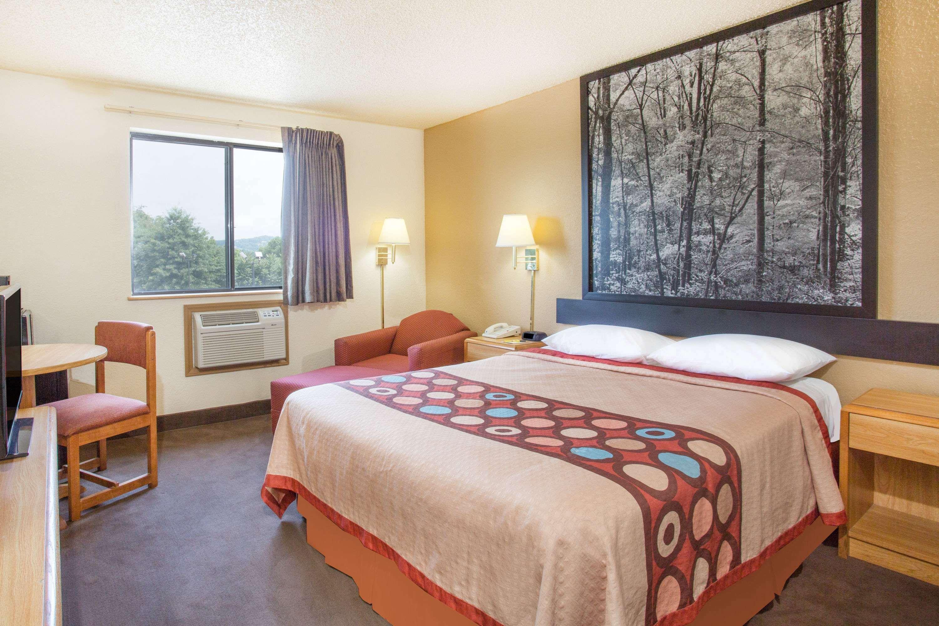 Super 8 by Wyndham Lexington VA 2/16