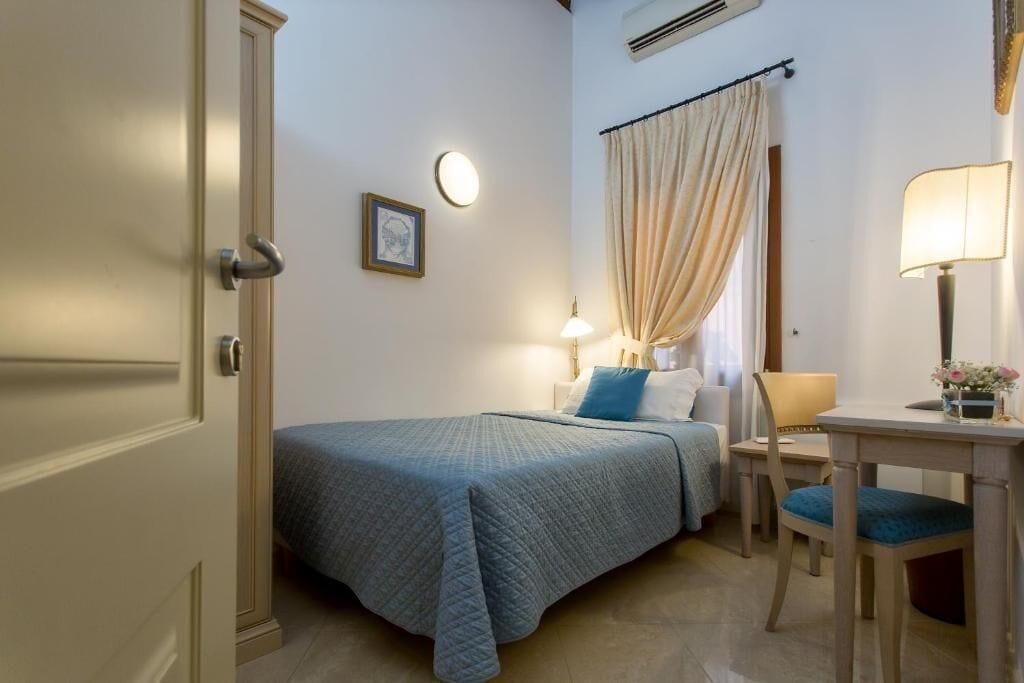 Room, Single